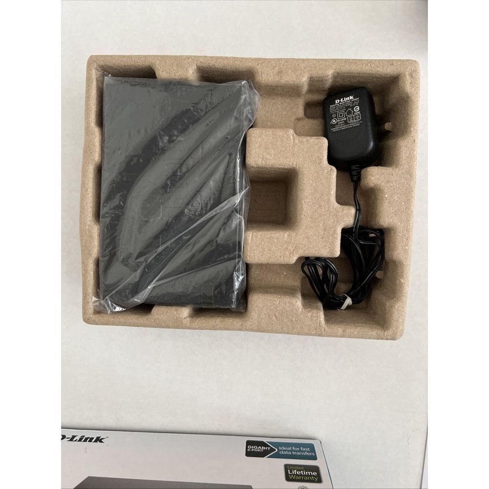 D-Link DGS‎ DGS-108 8-Ports External Switch Pre Owned Missing Wall Mount
